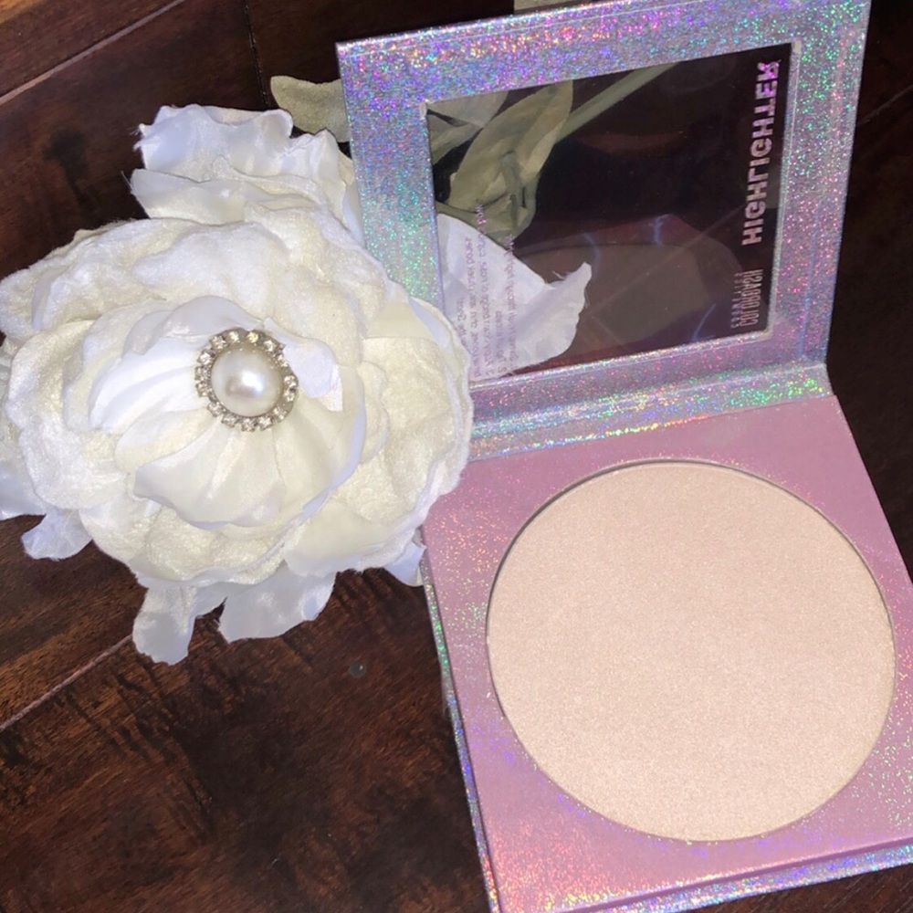 Very beautiful bronzer only available